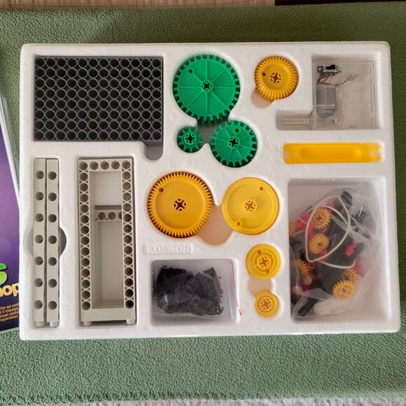 Thames & Kosmos Physics Workshop & Experiment Kit w/37 building projects - Picture 3 of 4